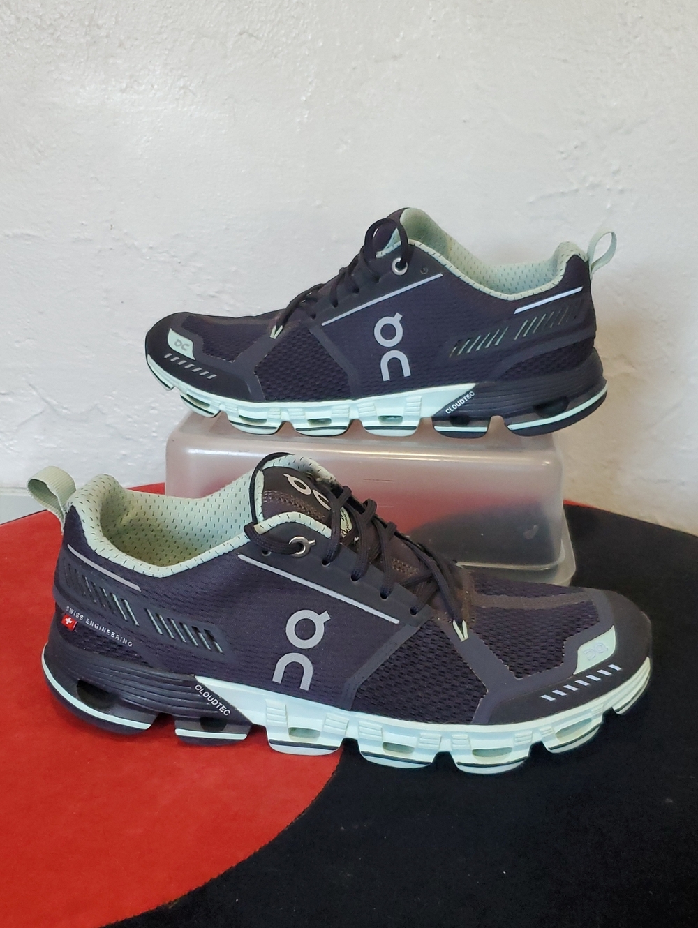 On Running Athletic Shoes in Navy and Mint Size 8.5